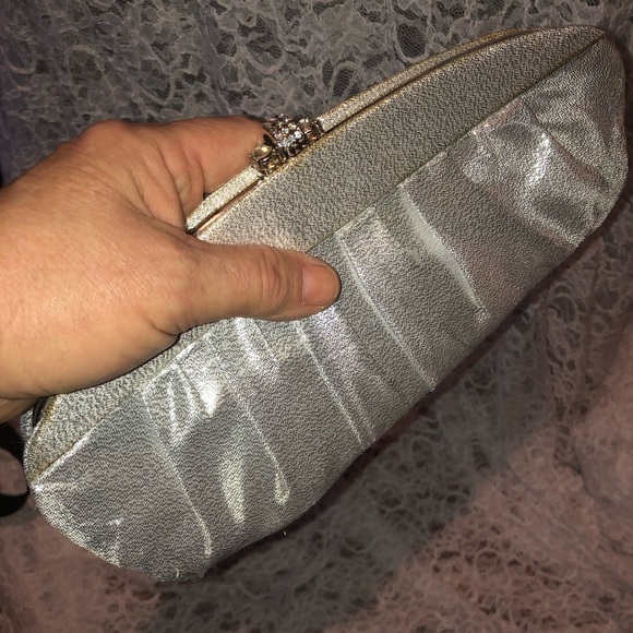 Vintage Fiorelli Silver Metallic Clutch with Chain. Satin like lining. Used - Picture 4 of 9